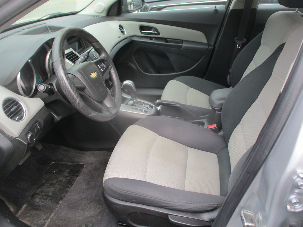 Photo 12 of this CHEVROLET CRUZE