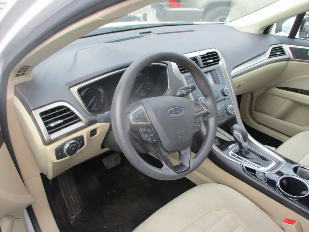 Photo 11 of this FORD FUSION
