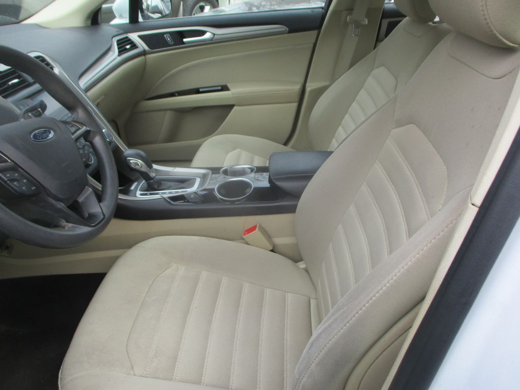Photo 12 of this FORD FUSION