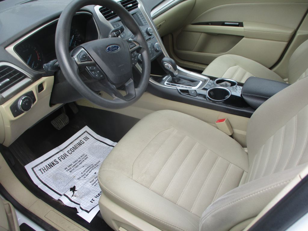 Photo 13 of this FORD FUSION