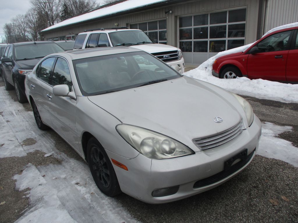 Photo 2 of this LEXUS ES