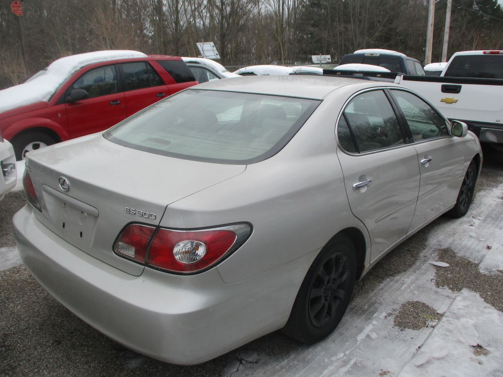 Photo 4 of this LEXUS ES