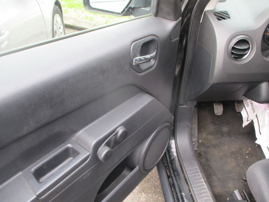 Photo 10 of this JEEP PATRIOT