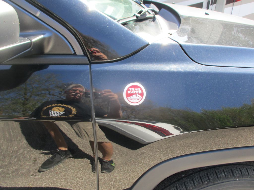Photo 4 of this JEEP COMPASS