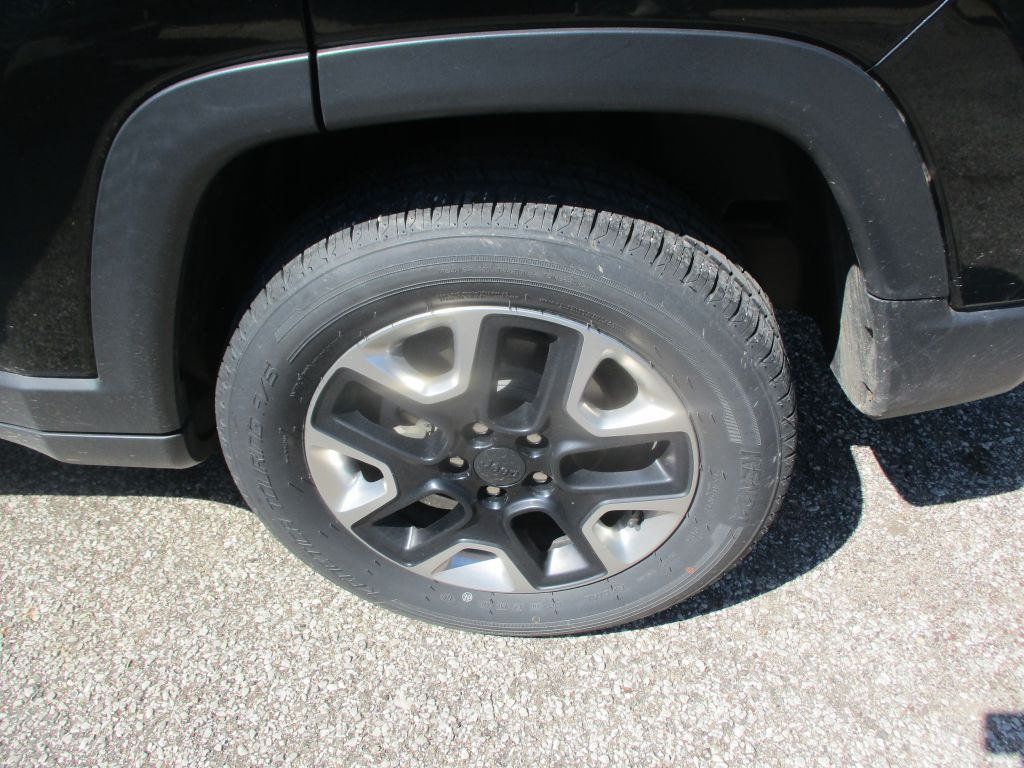 Photo 9 of this JEEP COMPASS