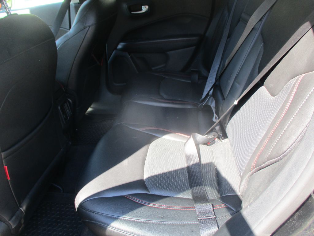 Photo 10 of this JEEP COMPASS