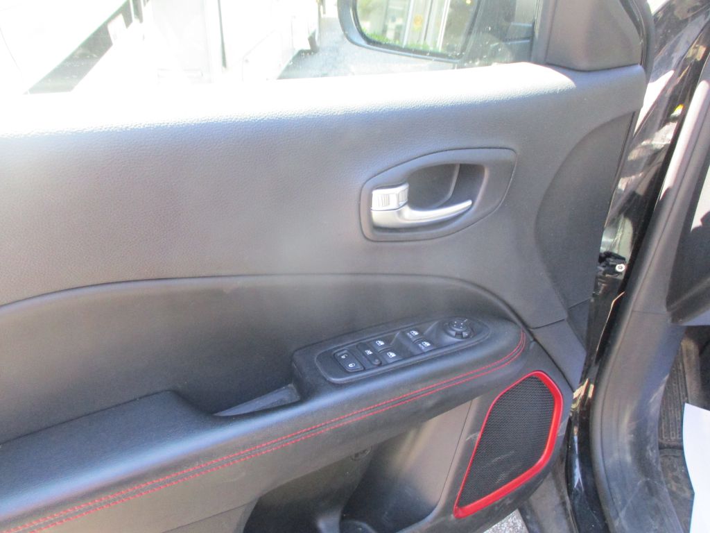 Photo 12 of this JEEP COMPASS