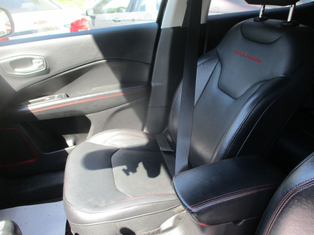 Photo 14 of this JEEP COMPASS