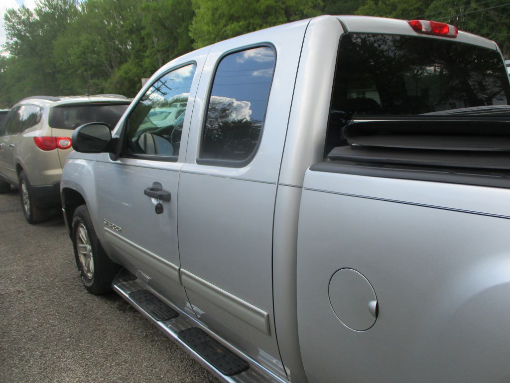 Photo 3 of this GMC SIERRA