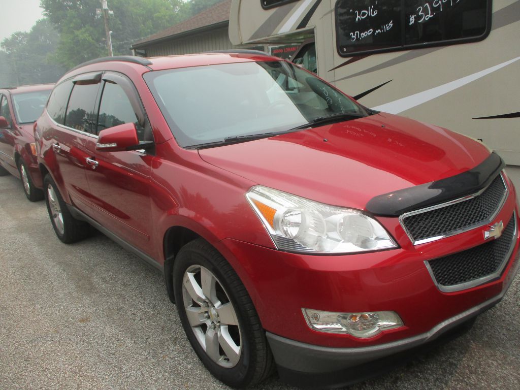 Photo 2 of this CHEVROLET TRAVERSE