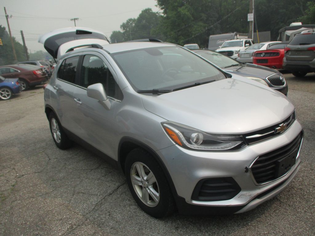 Photo 2 of this CHEVROLET TRAX