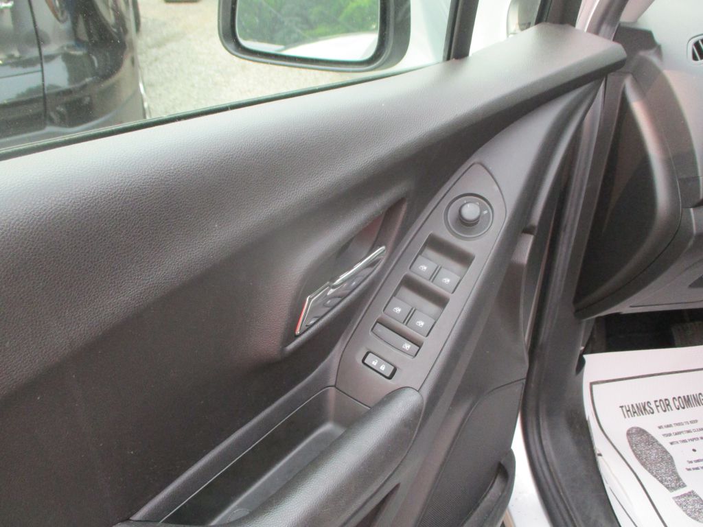 Photo 9 of this CHEVROLET TRAX