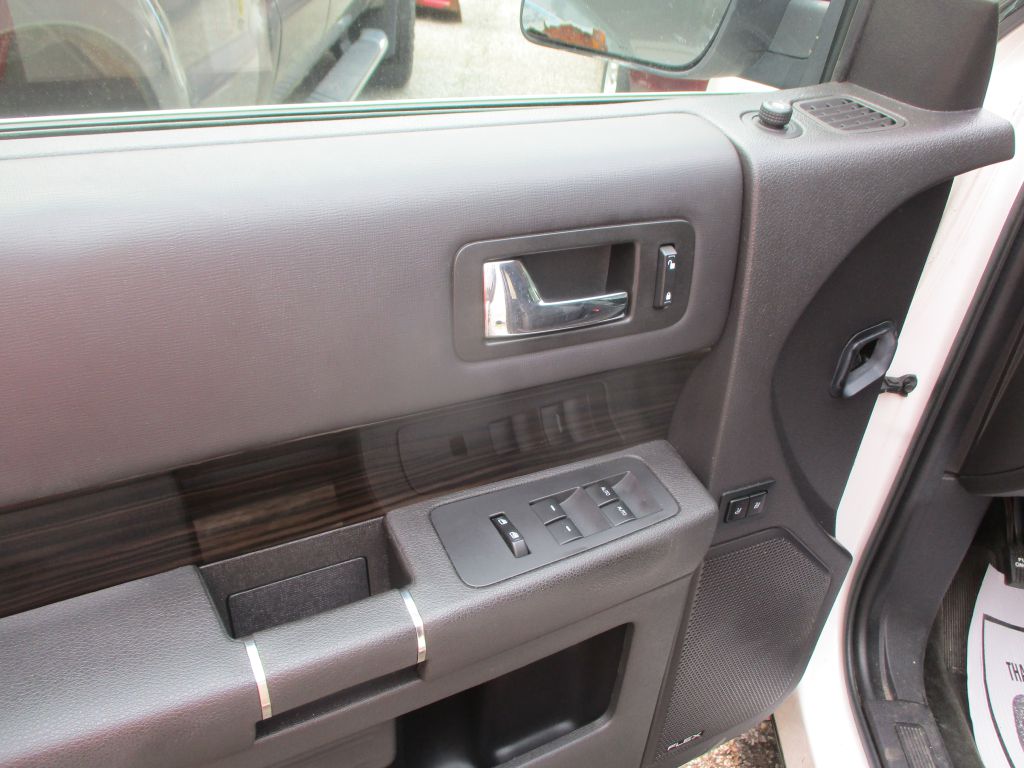 Photo 10 of this FORD FLEX