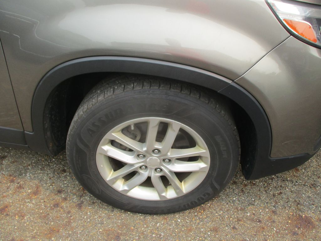 Photo 2 of this KIA SORENTO