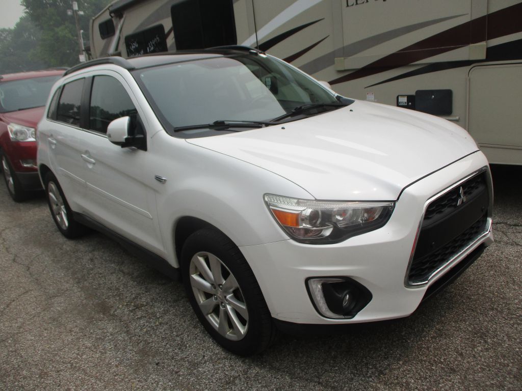 Photo 2 of this MITSUBISHI OUTLANDER SPORT