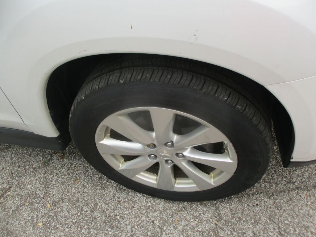 Photo 3 of this MITSUBISHI OUTLANDER SPORT