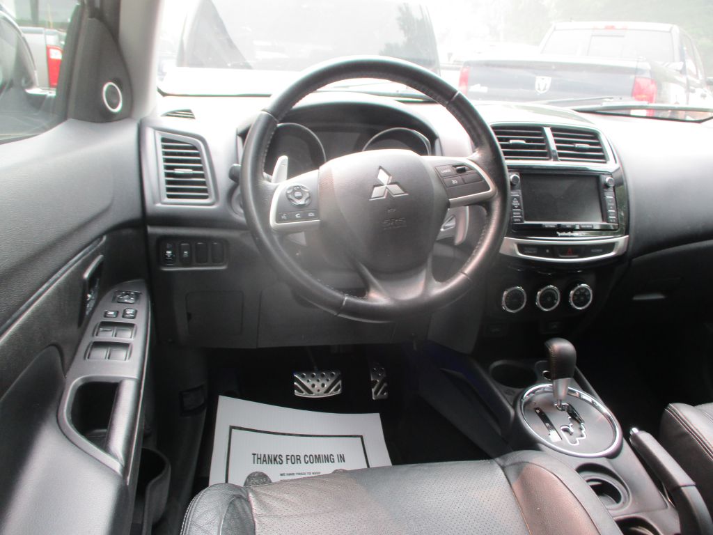 Photo 8 of this MITSUBISHI OUTLANDER SPORT