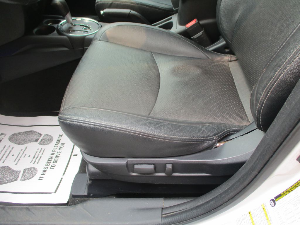 Photo 11 of this MITSUBISHI OUTLANDER SPORT