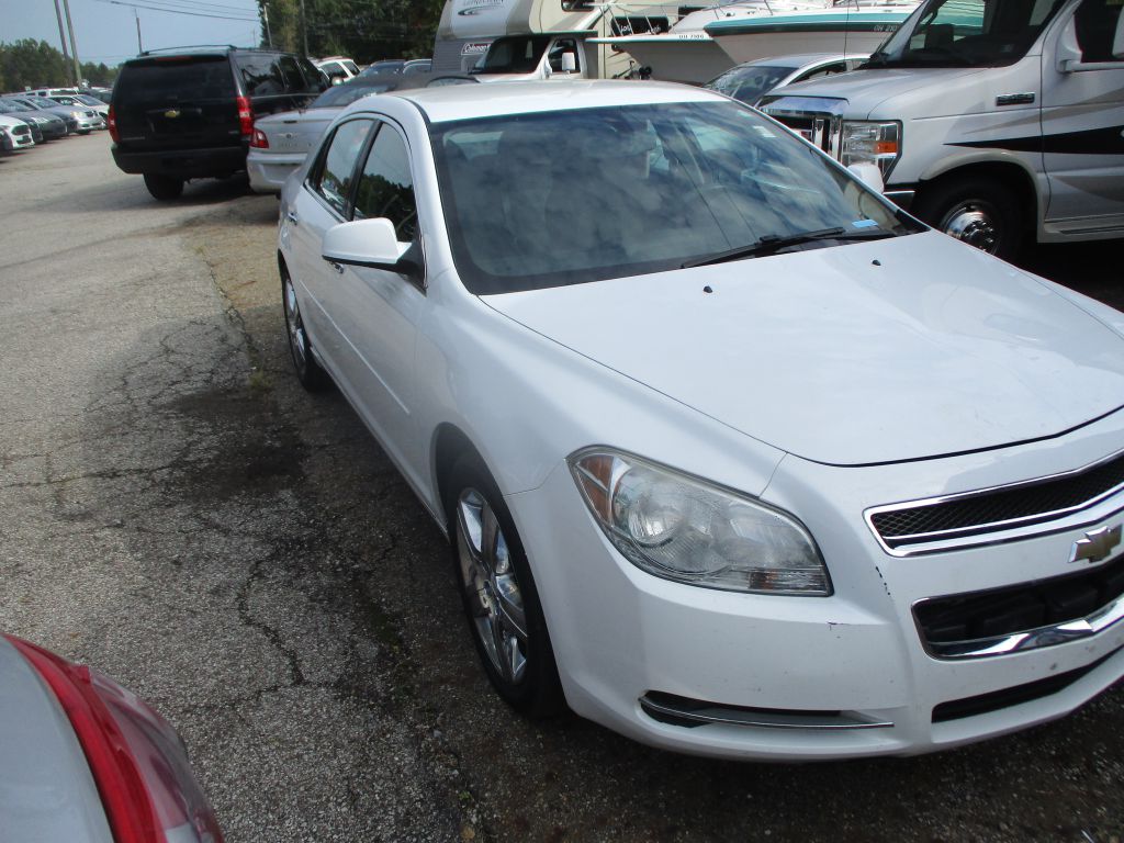 Photo 2 of this CHEVROLET MALIBU