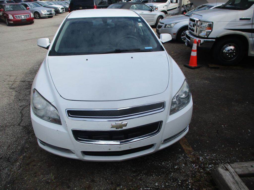 Photo 3 of this CHEVROLET MALIBU