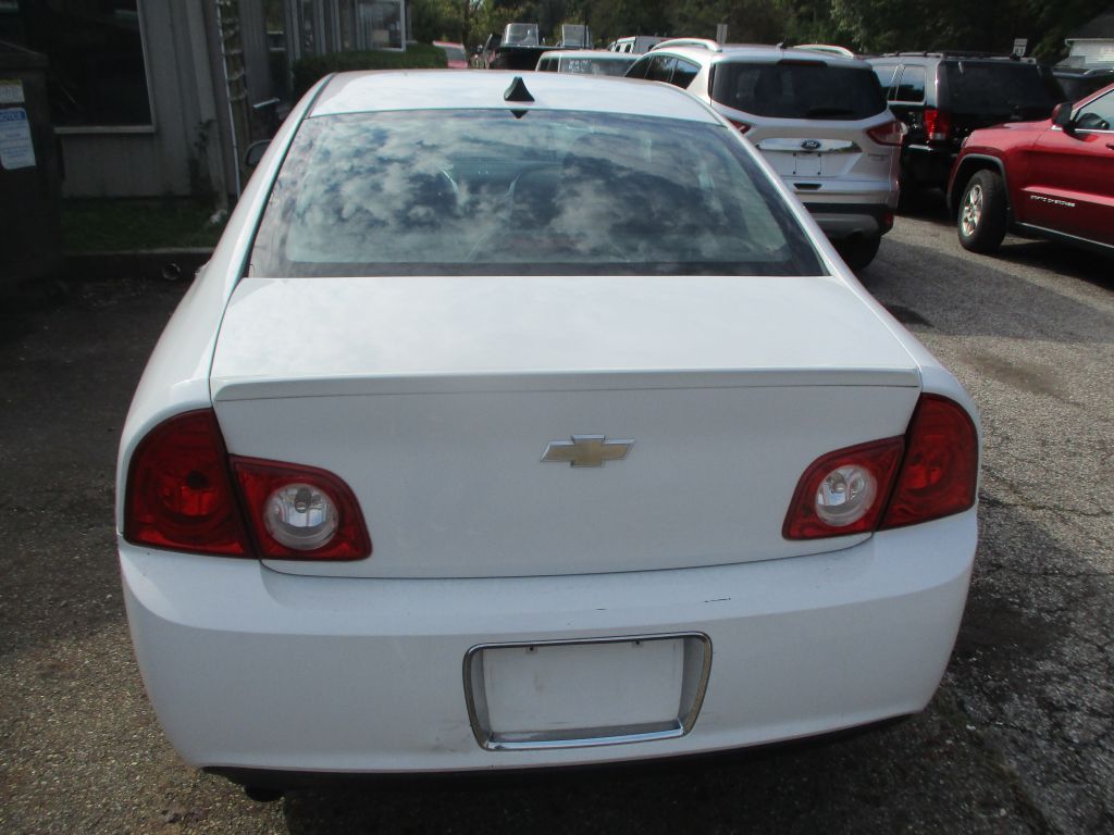 Photo 6 of this CHEVROLET MALIBU