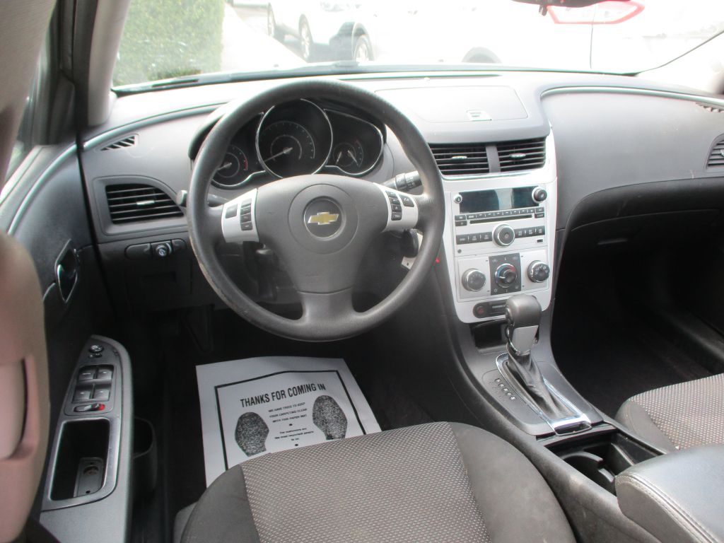 Photo 9 of this CHEVROLET MALIBU