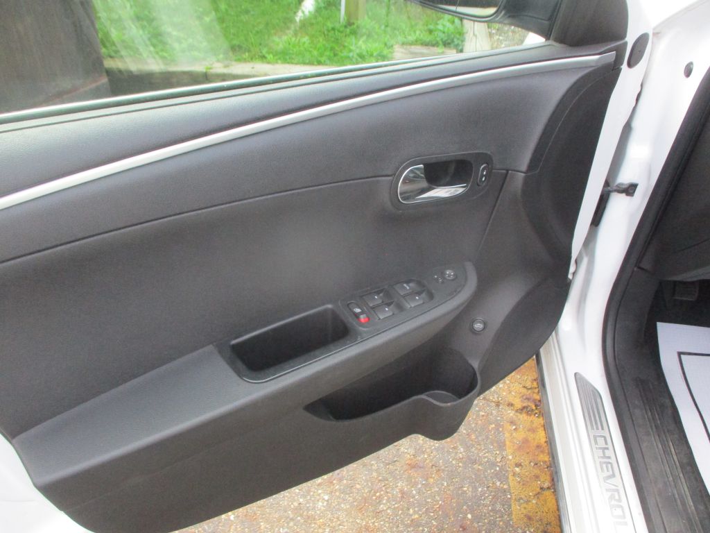 Photo 10 of this CHEVROLET MALIBU