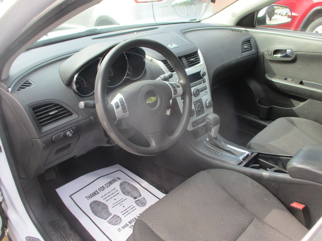 Photo 11 of this CHEVROLET MALIBU