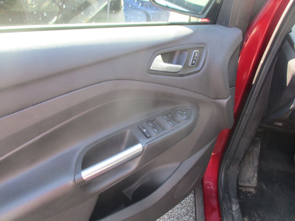Photo 10 of this FORD ESCAPE