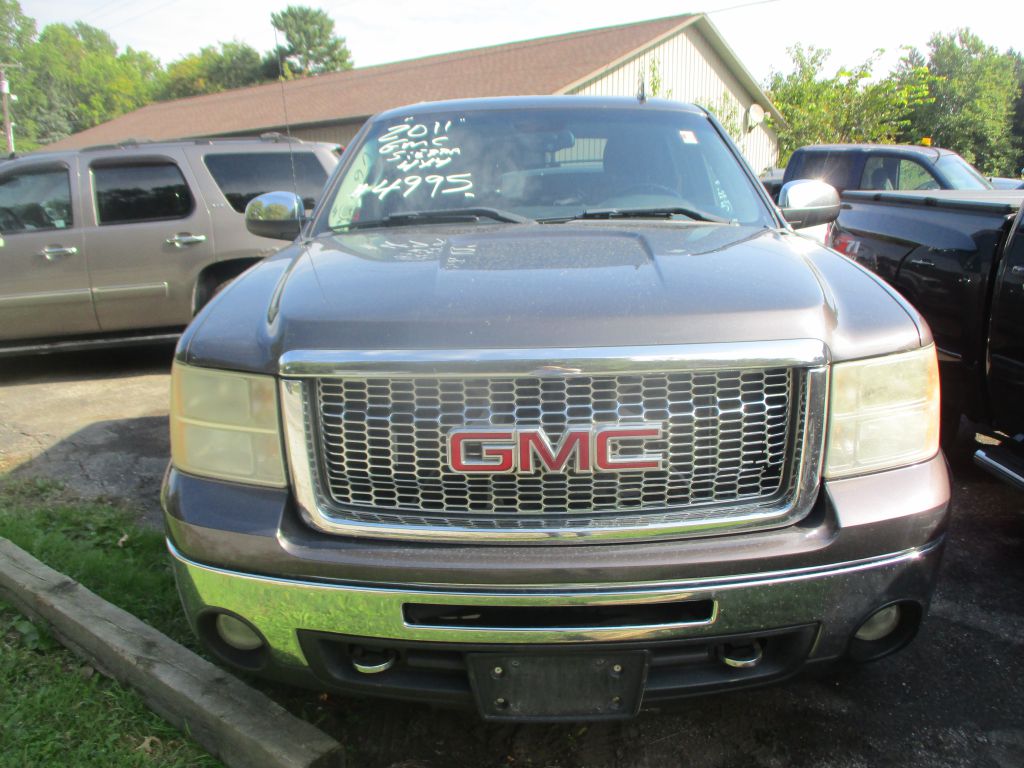 Photo 2 of this GMC SIERRA