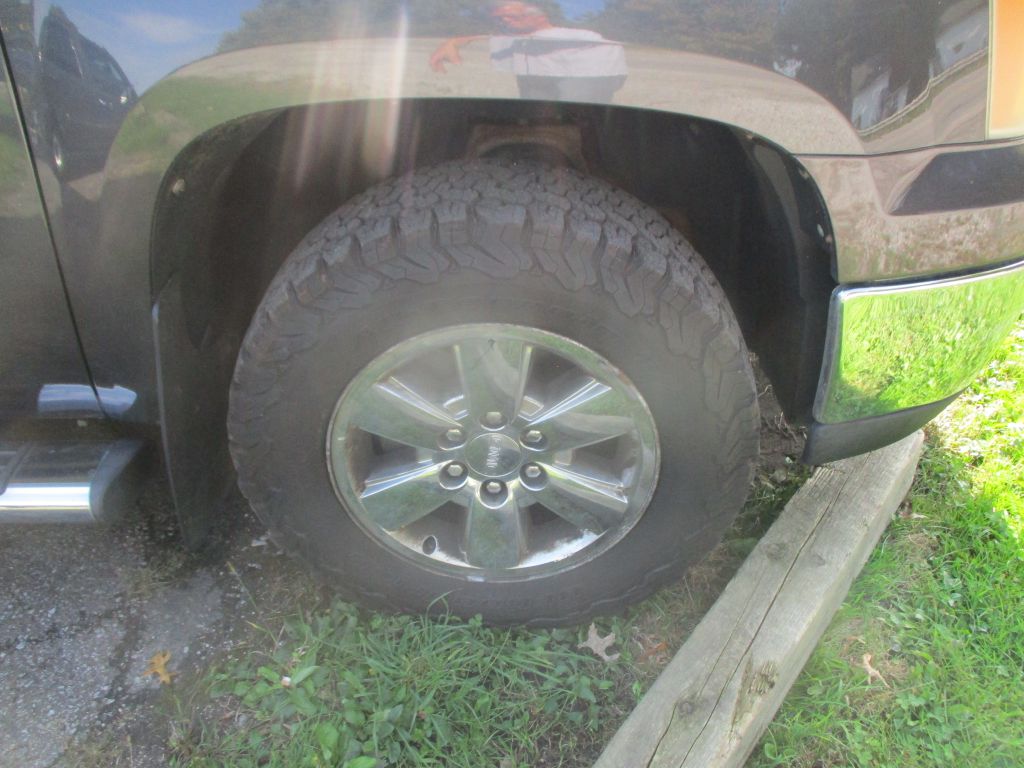 Photo 4 of this GMC SIERRA
