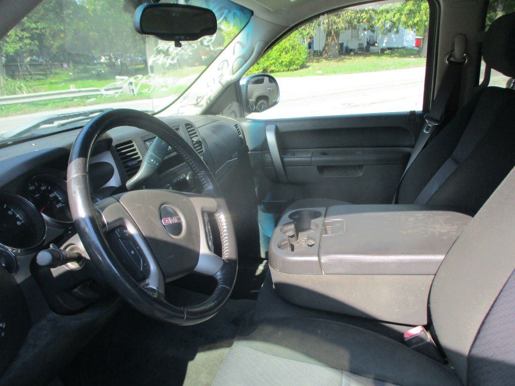 Photo 10 of this GMC SIERRA