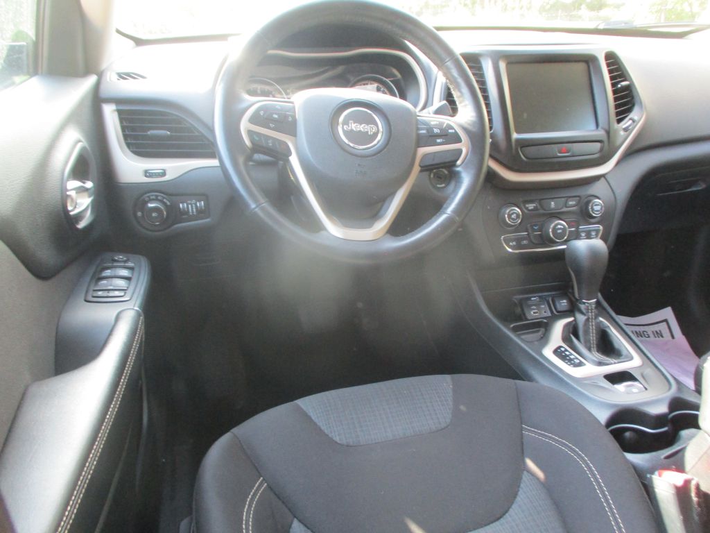 Photo 8 of this JEEP CHEROKEE