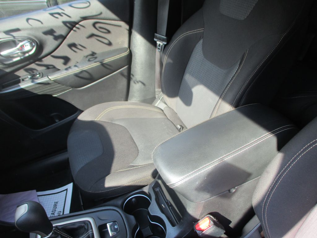 Photo 11 of this JEEP CHEROKEE
