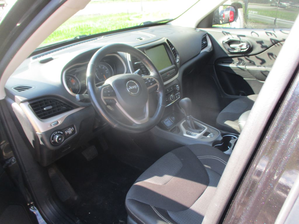 Photo 12 of this JEEP CHEROKEE