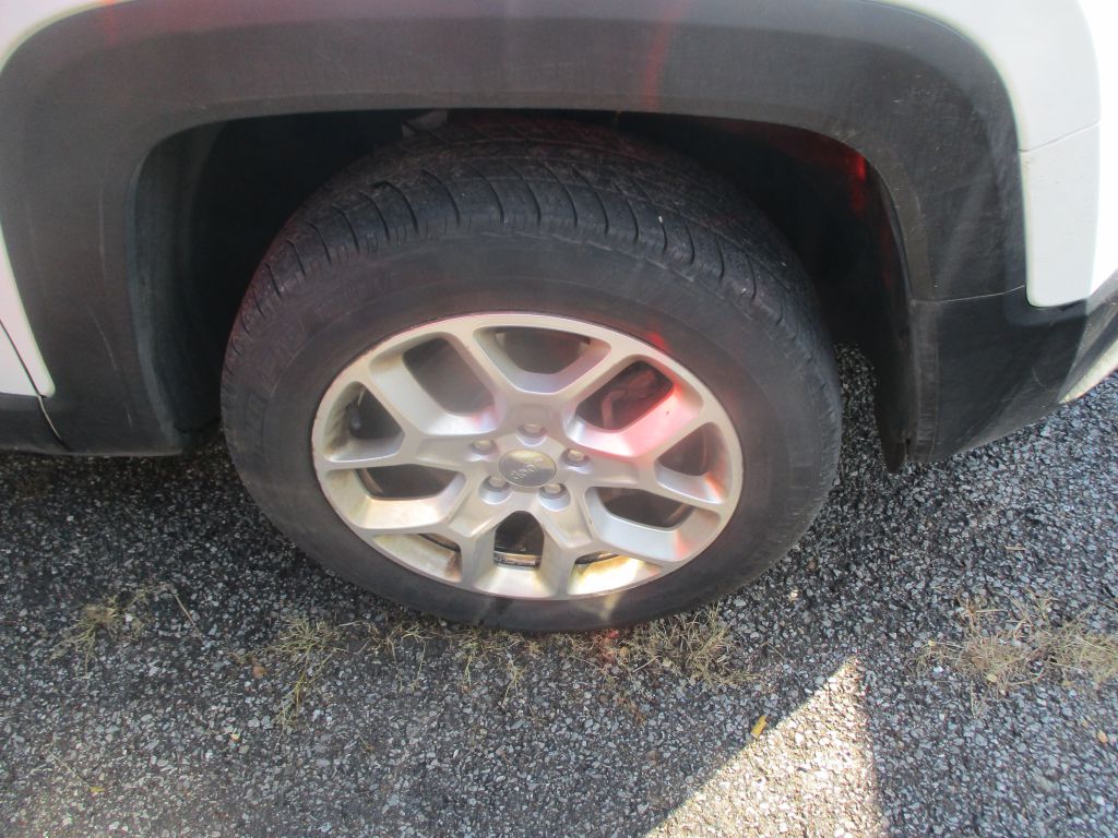 Photo 3 of this JEEP RENEGADE