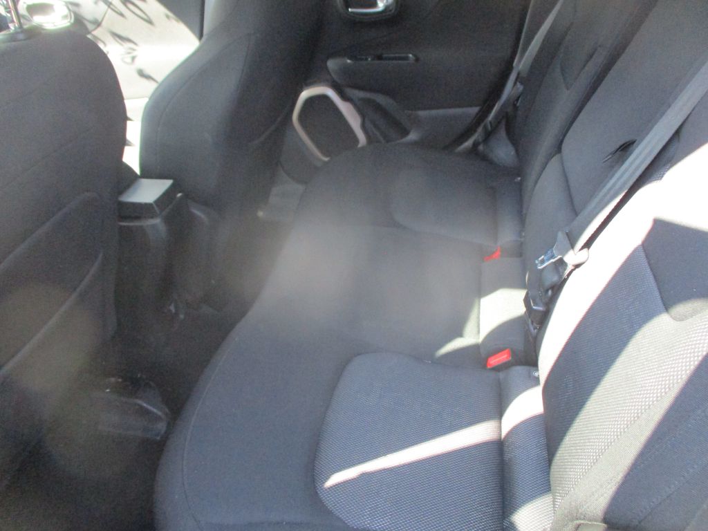Photo 7 of this JEEP RENEGADE