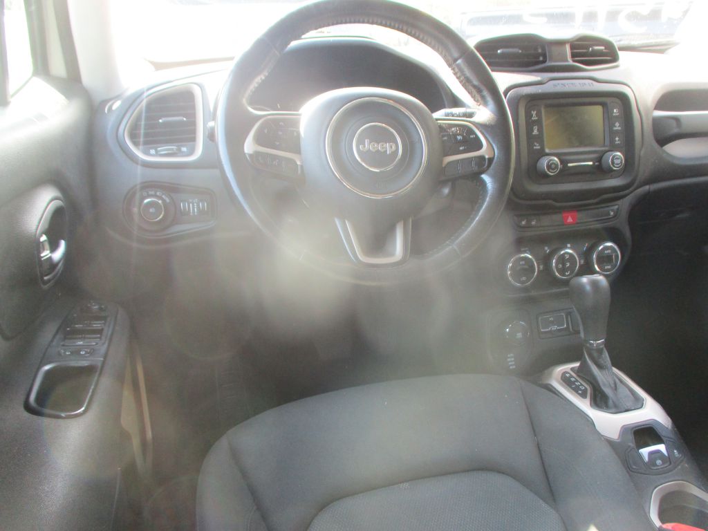 Photo 8 of this JEEP RENEGADE