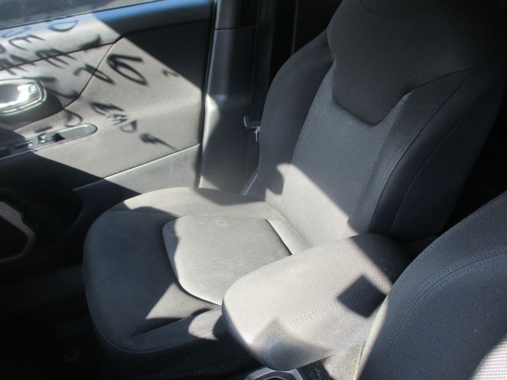 Photo 12 of this JEEP RENEGADE
