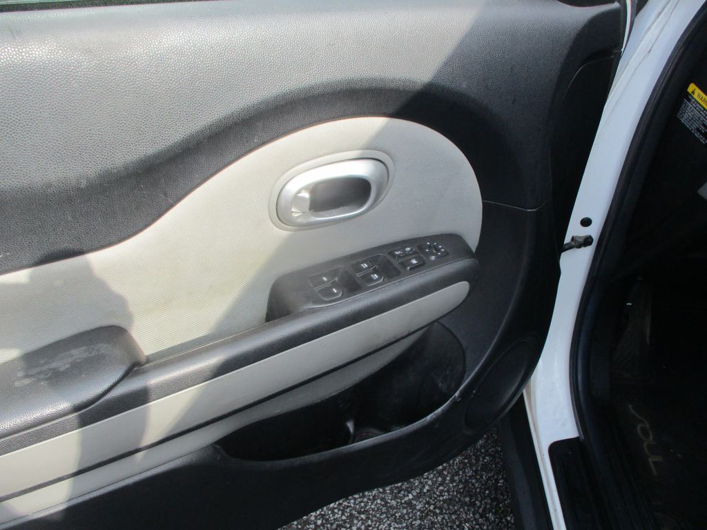 Photo 9 of this KIA SOUL