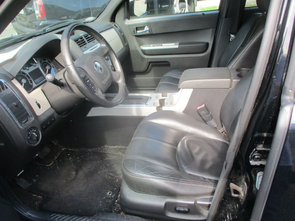 Photo 9 of this MERCURY MARINER