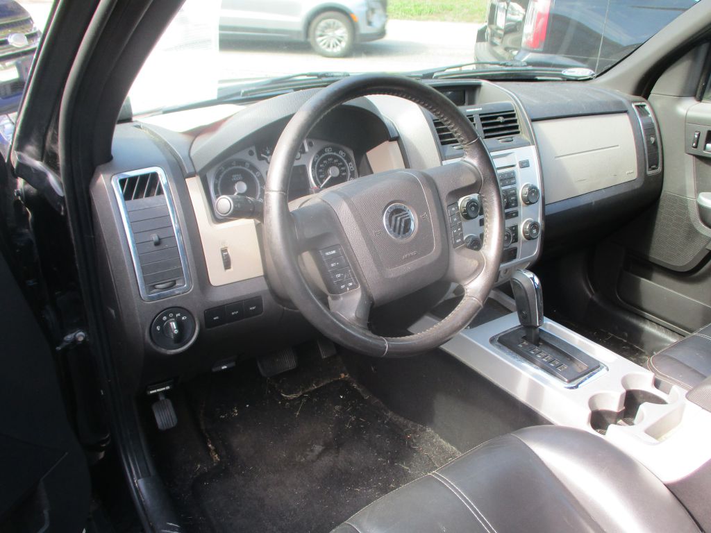 Photo 11 of this MERCURY MARINER