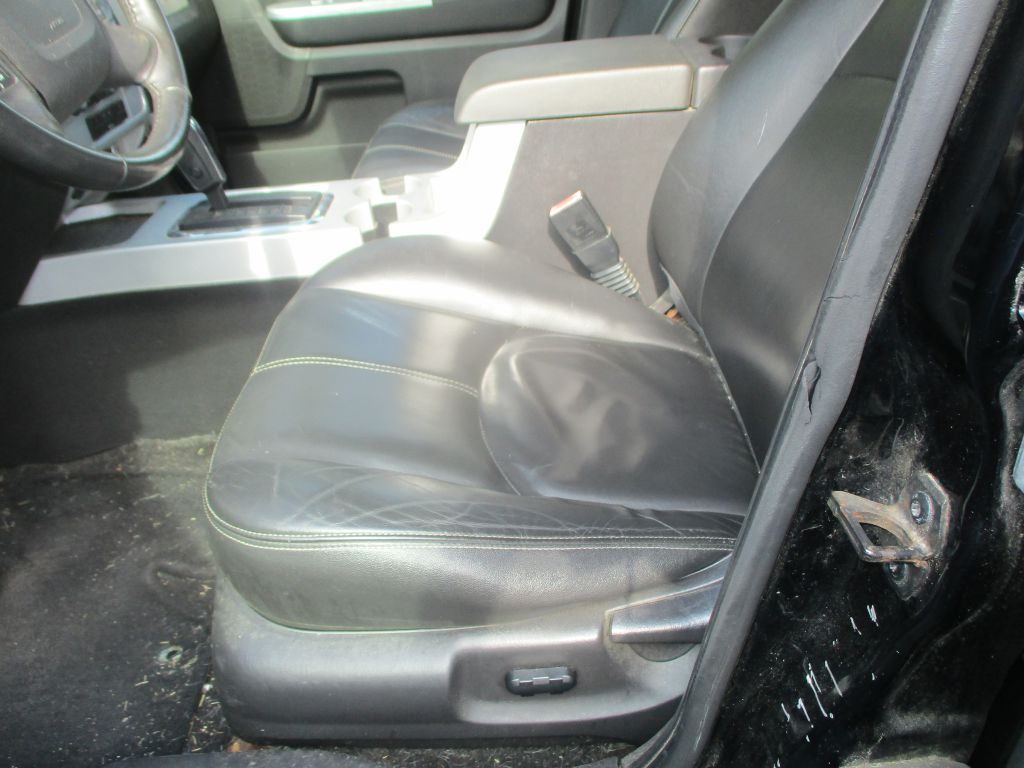 Photo 12 of this MERCURY MARINER