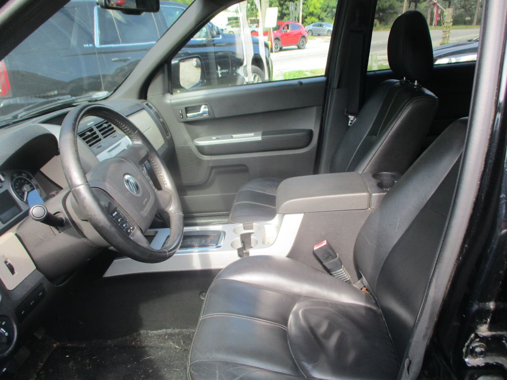 Photo 13 of this MERCURY MARINER