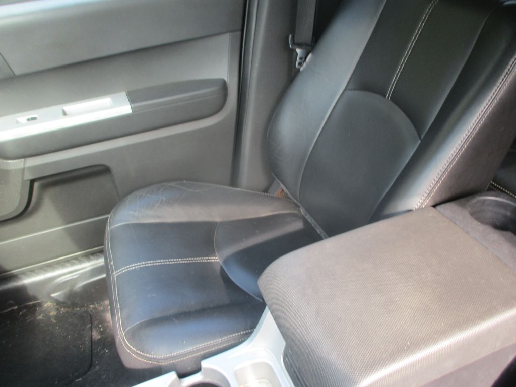 Photo 14 of this MERCURY MARINER