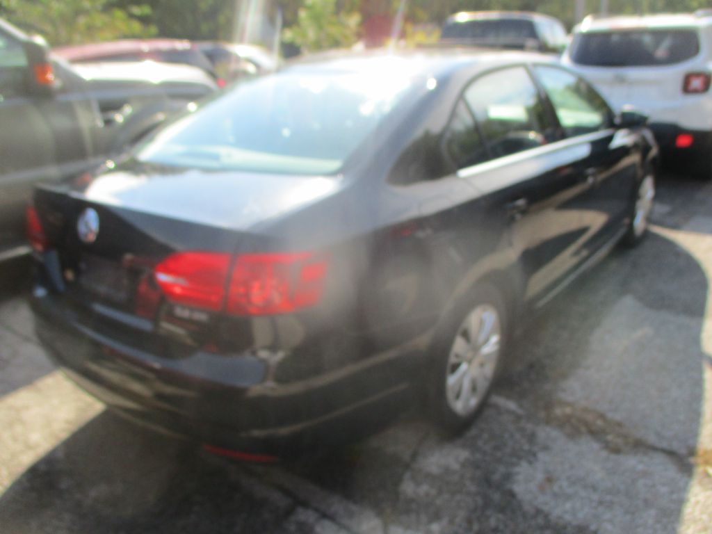 Photo 3 of this VOLKSWAGEN JETTA