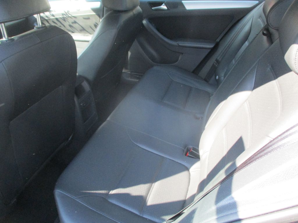 Photo 5 of this VOLKSWAGEN JETTA