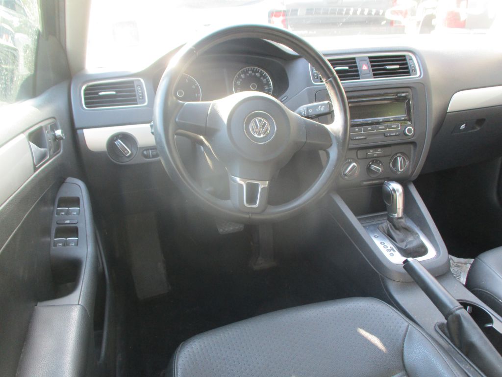 Photo 6 of this VOLKSWAGEN JETTA