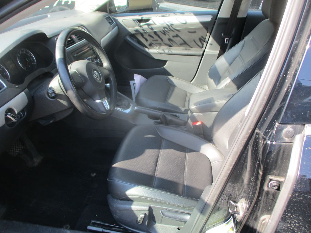Photo 8 of this VOLKSWAGEN JETTA