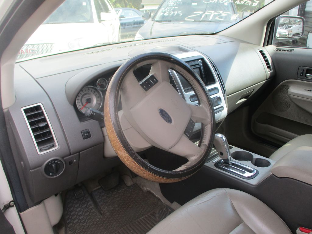 Photo 12 of this FORD EDGE